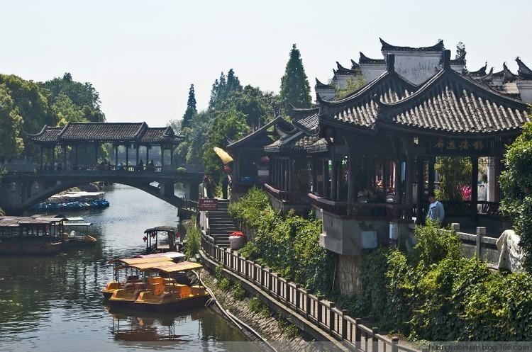 强奸杀人潜逃,多年之后终被抓,现场画面